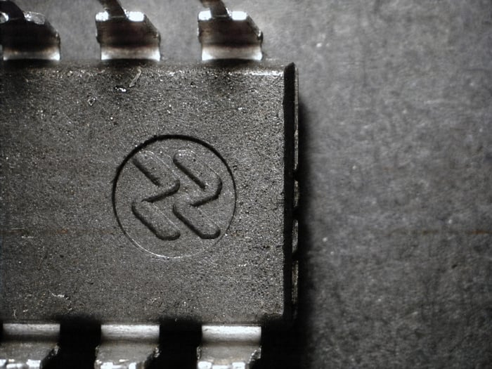 Counterfeit DAC1006LCN indent with a swirl marking