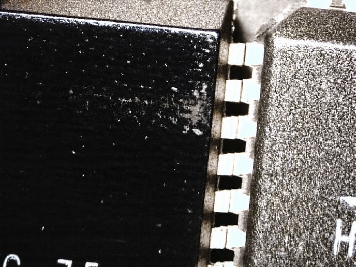 Two HSP50016JC-75 lots compared, one showing blatant blacktopping