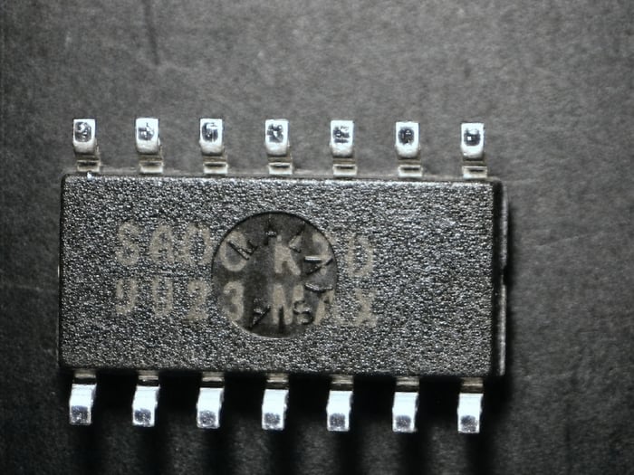 Counterfeit MAX4616CSD marked on top of a mold indent, confirmed unacceptable by Maxim